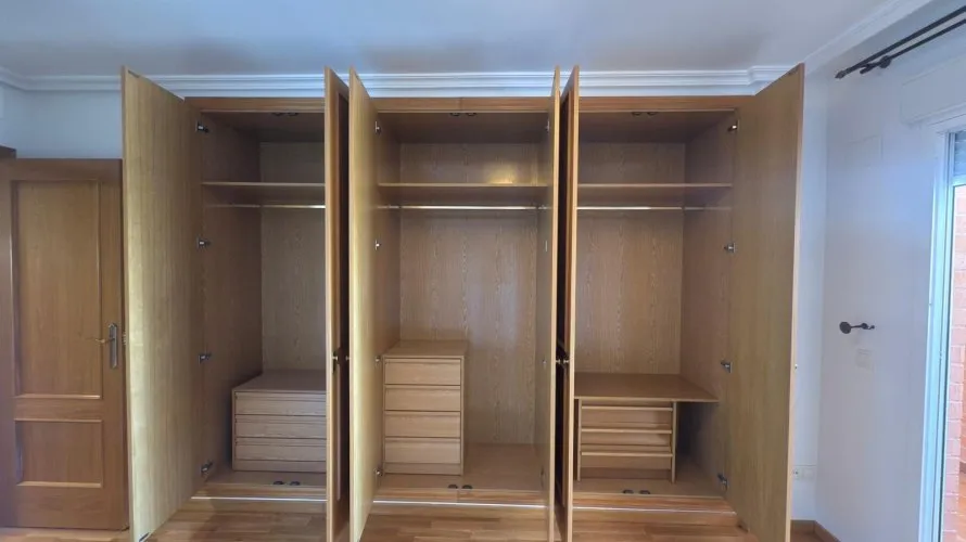 Apartamento de 3 dormitorios en Alicante, España No. 104 № 2
