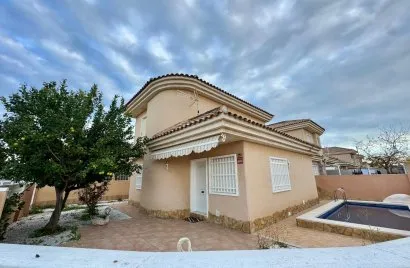 Apartamento de 3 dormitorios en Torrevieja, España No. 702