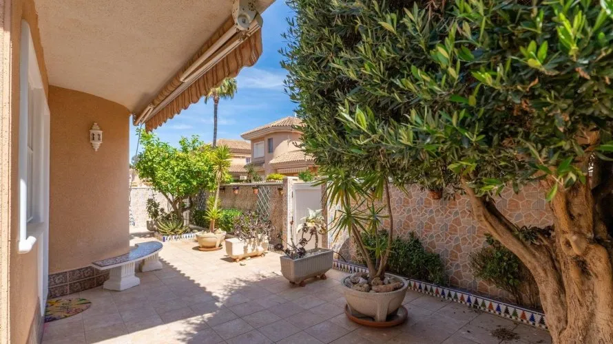 Villa de 3 dormitorios en Torrevieja, España No. 180 № 8