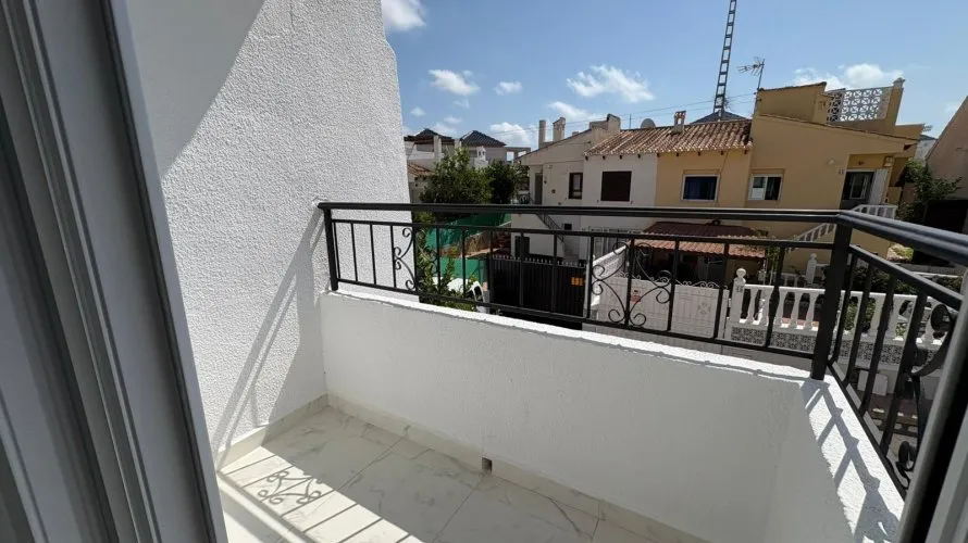 Сasa de 3 dormitorios en Torrevieja, España No. 561 № 10