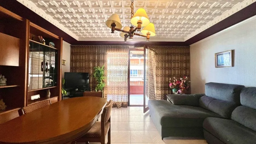 Apartamento de 3 dormitorios en Torrevieja, España No. 737 № 1