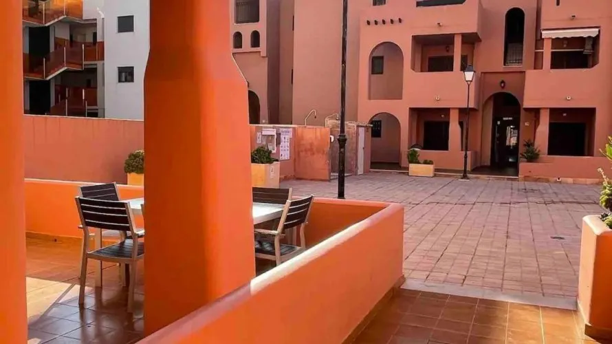 Apartamento de 2 dormitorios en Torrevieja, España No. 639 № 3