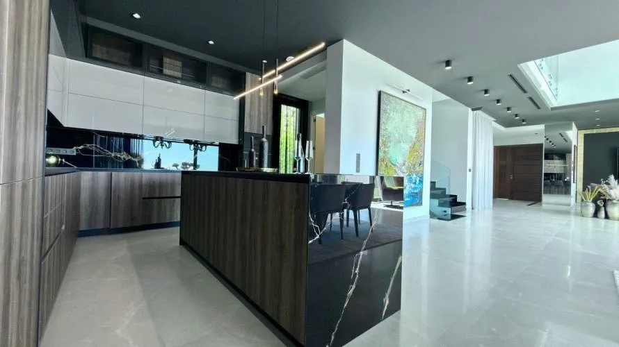 Villa de 890m² en Benidorm, España No. 587 № 10