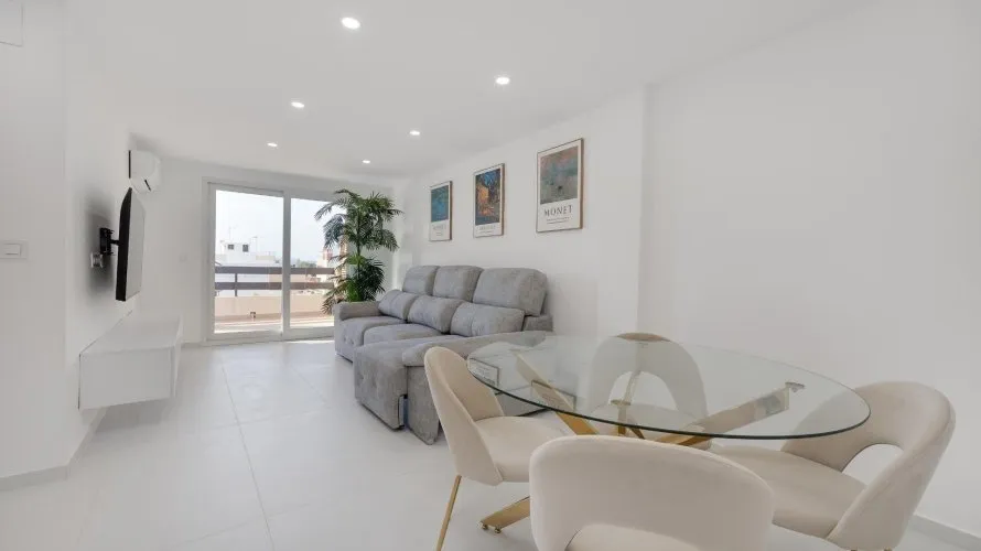 Apartamento de 3 dormitorios en Torrevieja, España No. 616 № 1