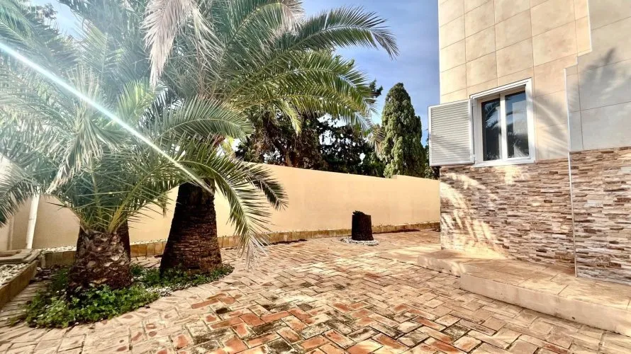 Villa de 4 dormitorios en Torrevieja, España No. 189 № 12