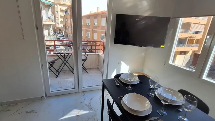 Apartamento de 1 dormitorio en Torrevieja, España No. 718 № 1