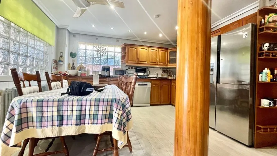Villa de 4 dormitorios en Torrevieja, España No. 189 № 24