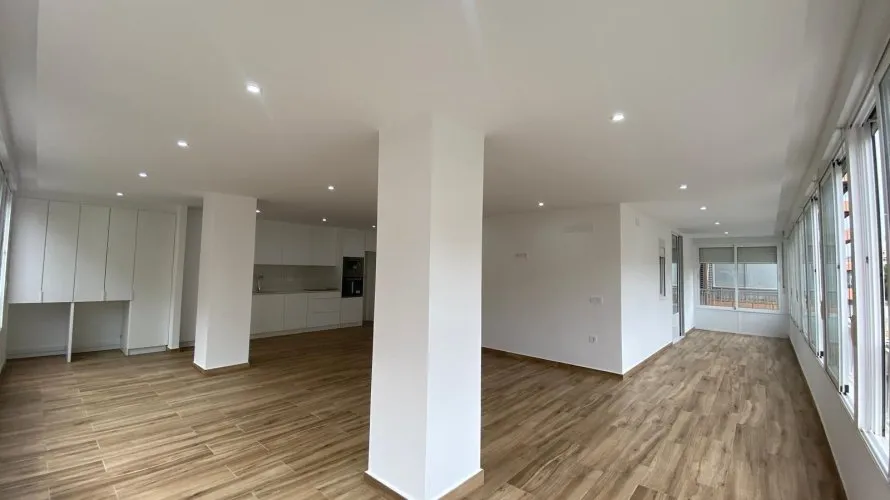 Apartamento de 3 dormitorios en Torrevieja, España No. 111 № 2
