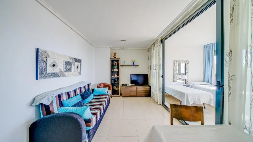 Apartamento de 1 dormitorio en Benidorm, España No. 298 № 4