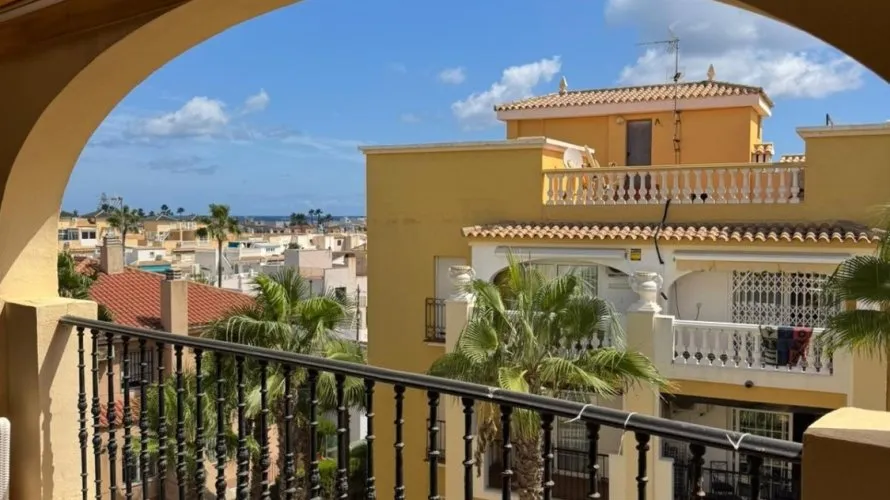Apartamento de 2 dormitorios en Torrevieja, España No. 671 № 12