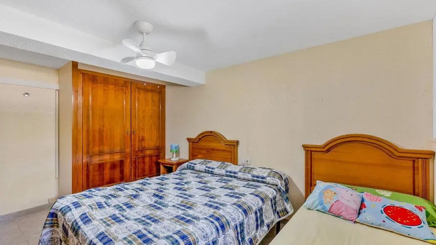 Villa de 4 dormitorios en Torrevieja, España No. 590 № 15