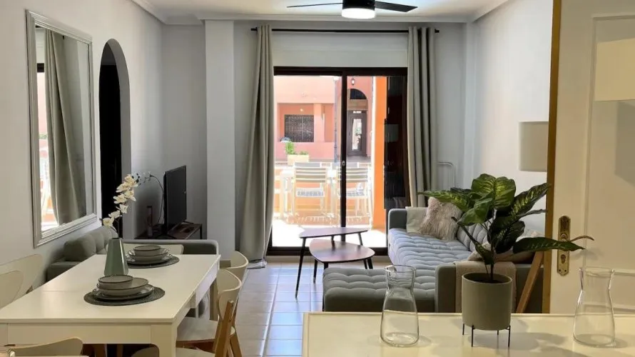 Apartamento de 2 dormitorios en Torrevieja, España No. 639 № 6