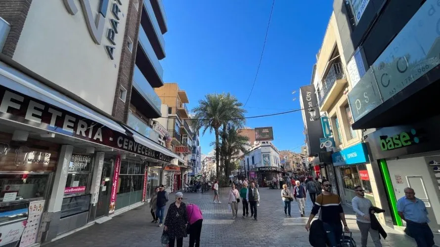 Propiedad comercial de 347m² en Benidorm, España No. 373 № 20