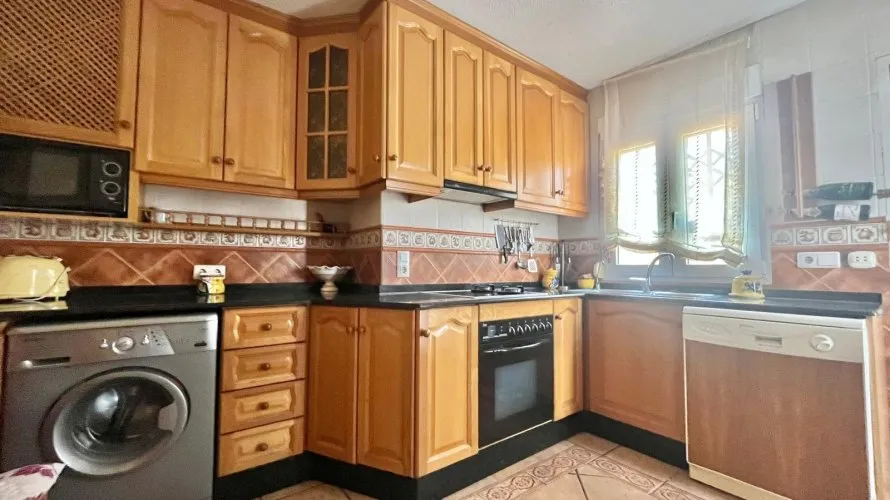 Apartamento de 2 dormitorios en Torrevieja, España No. 723 № 13
