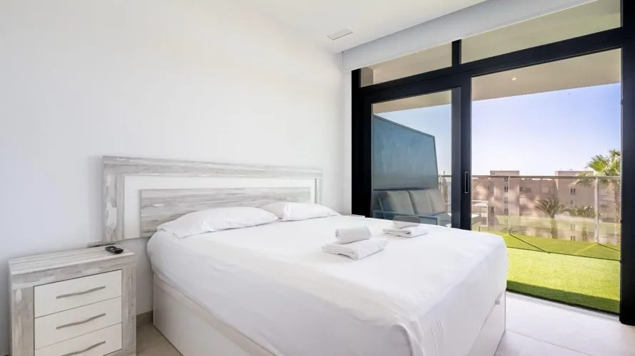 Apartamento de 2 dormitorios en Benidorm, España No. 196 № 9