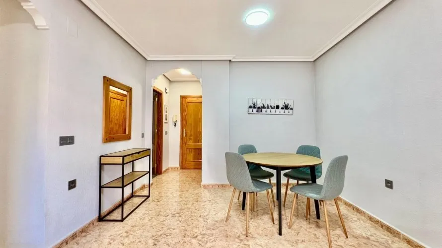Apartamento de 2 dormitorios en Torrevieja, España No. 798 № 8