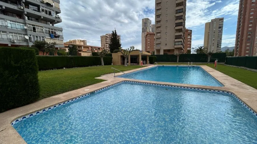 Apartamento de 2 dormitorios en Benidorm, España No. 513 № 1