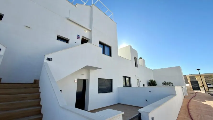 Apartamento de 2 dormitorios en Finestrat, España No. 105 № 1