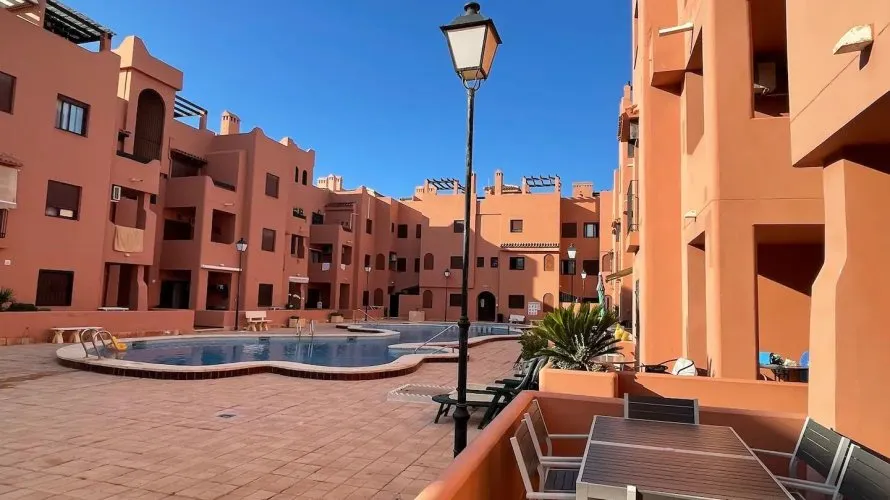 Apartamento de 2 dormitorios en Torrevieja, España No. 639