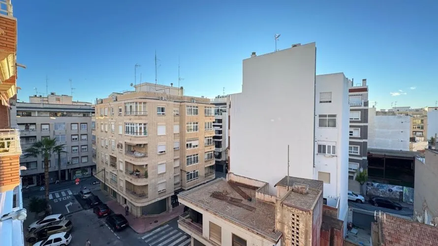 Apartamento de 4 dormitorios en Torrevieja, España No. 184 № 20