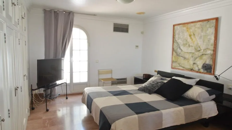 Villa de 4 dormitorios en Torrevieja, España No. 90 № 27