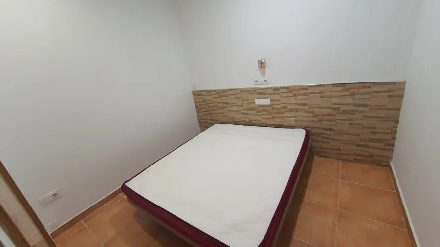 Propiedad comercial de 21 dormitorio en Alicante, España No. 575 № 8
