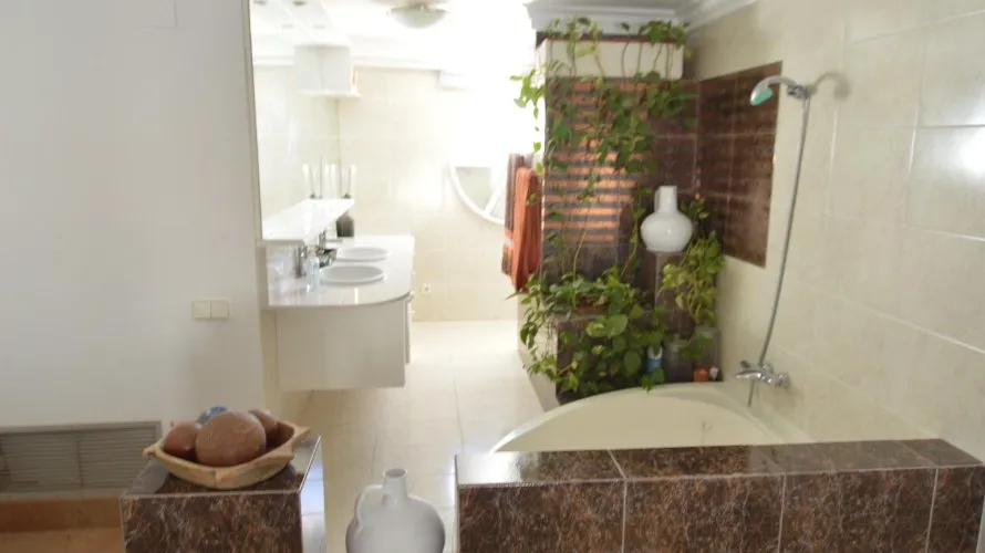Villa de 4 dormitorios en Torrevieja, España No. 90 № 18