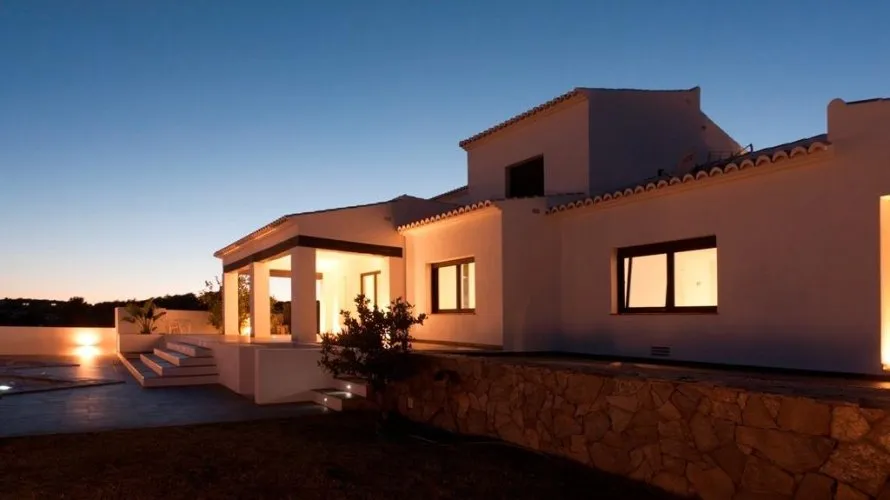 Villa de 4 dormitorios en Moraira, España No. 534 № 1