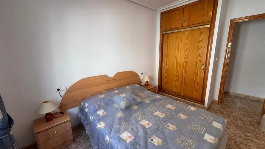Apartamento de 1 dormitorio en Torrevieja, España No. 197 № 1