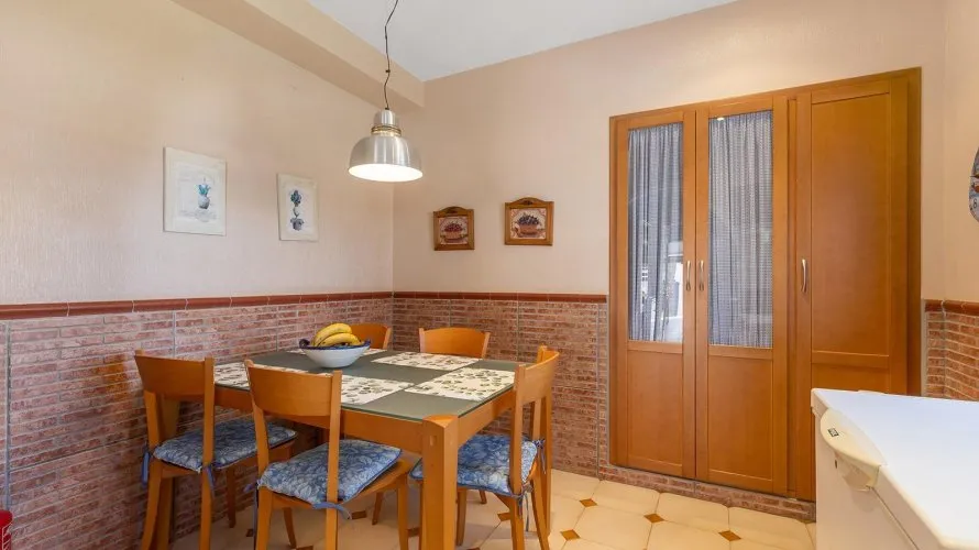 Villa de 4 dormitorios en Torrevieja, España No. 590 № 10