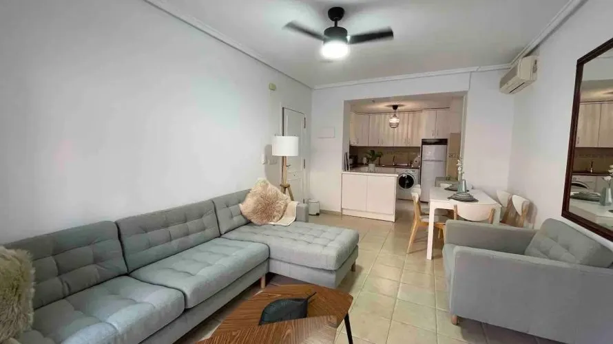 Apartamento de 2 dormitorios en Torrevieja, España No. 639 № 20