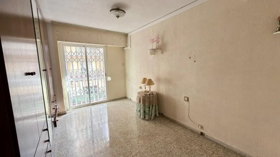 Apartamento de 3 dormitorios en Alicante, España No. 668 № 8