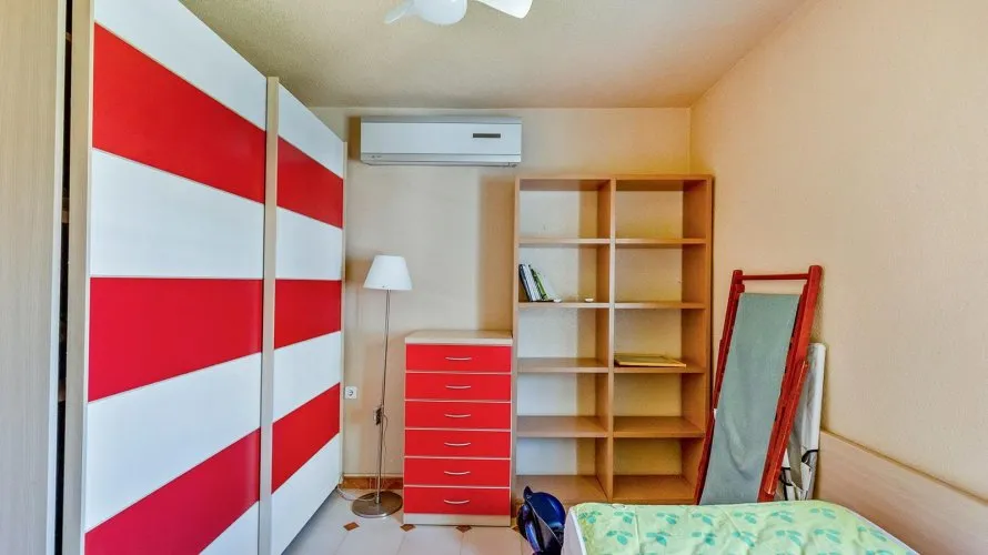 Villa de 4 dormitorios en Torrevieja, España No. 590 № 8