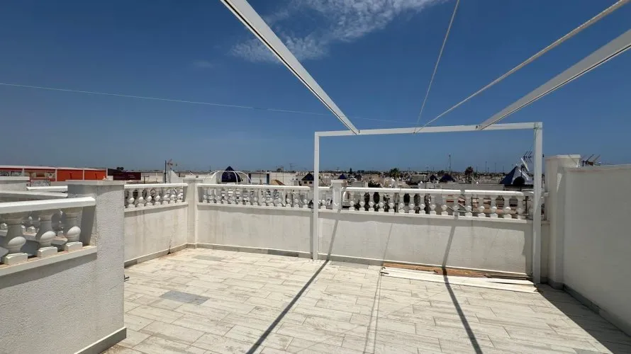Bungalow de 2 dormitorios en Torrevieja, España No. 127 № 2