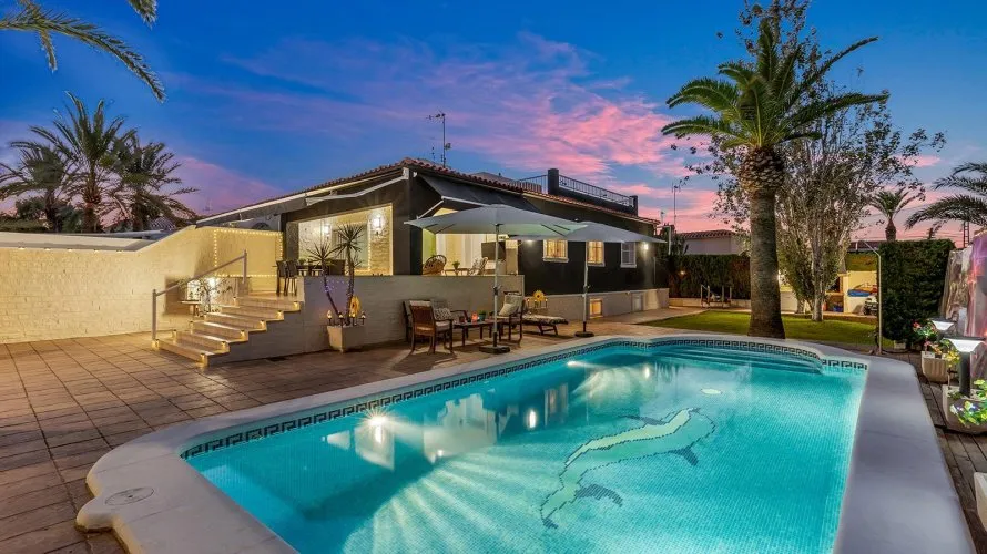 Villa de 4 dormitorios en Torrevieja, España No. 590 № 20