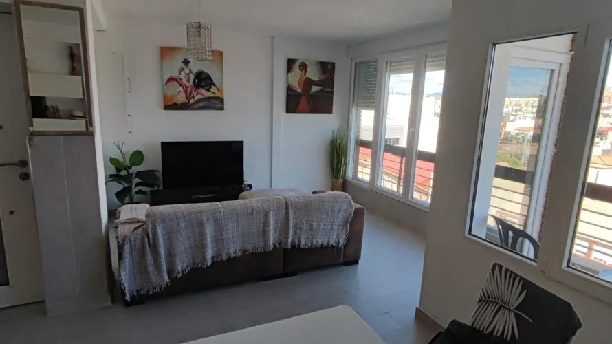 Apartamento de 2 dormitorios en Alicante, España No. 614 № 2