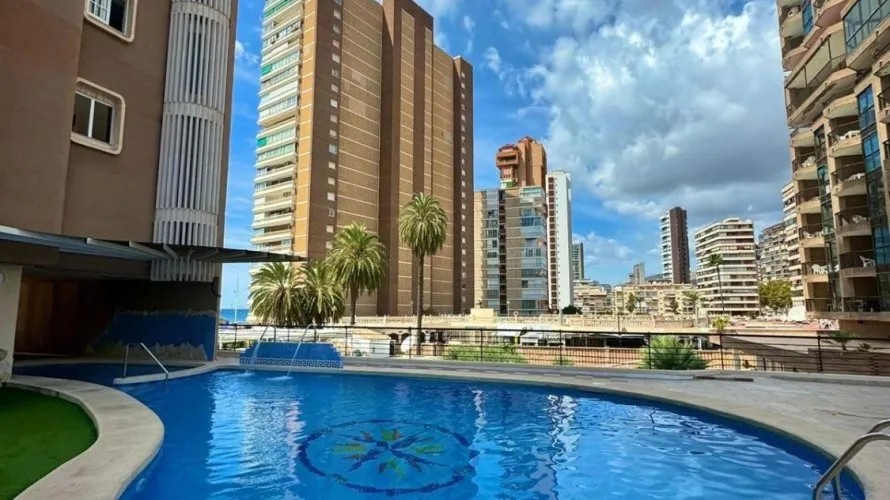 Apartamento de 2 dormitorios en Benidorm, España No. 595 № 8