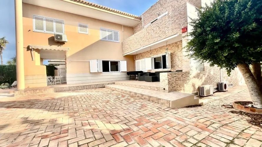 Villa de 4 dormitorios en Torrevieja, España No. 189