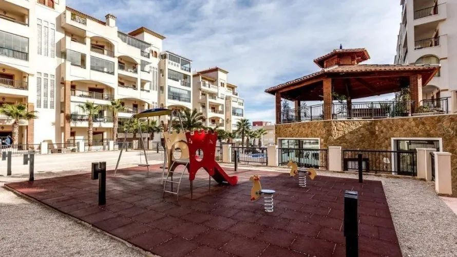 Apartamento de 3 dormitorios en Guardamar del Segura, España No. 451 № 8