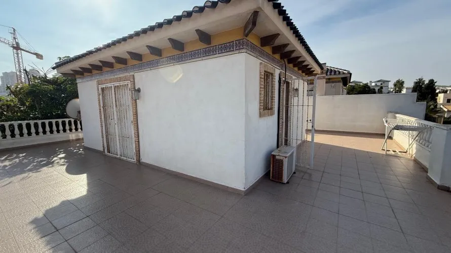 Сasa de 3 dormitorios en Torrevieja, España No. 719 № 20