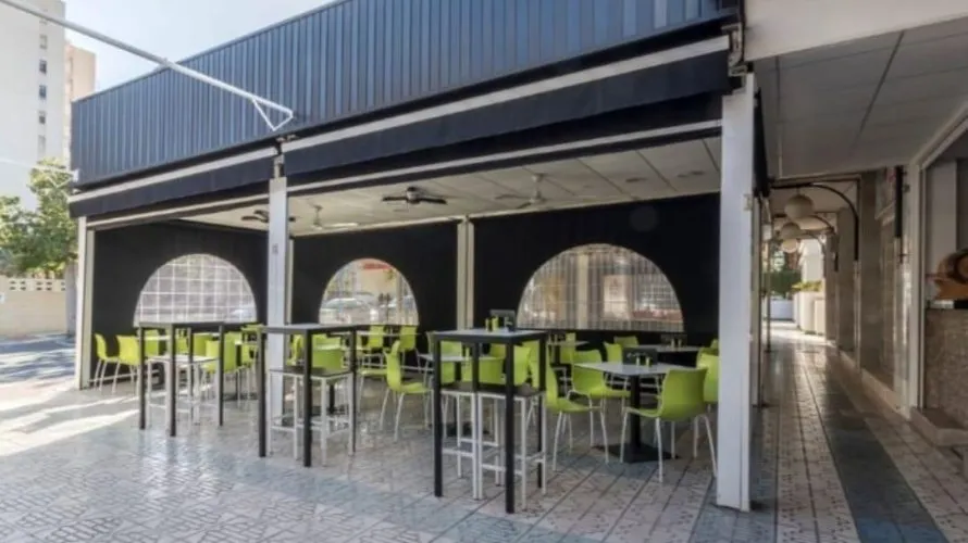 Propiedad comercial de 72m² en Alicante, España No. 497 № 12