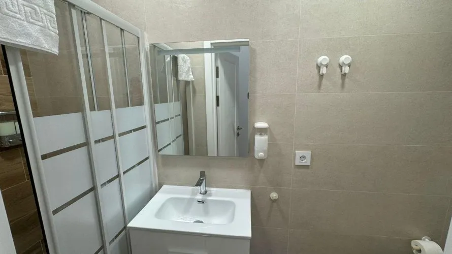 Propiedad comercial de 9 dormitorios en Alicante, España No. 409 № 21