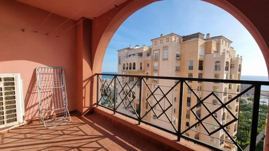 Apartamento de 2 dormitorios en Torrevieja, España No. 179 № 21