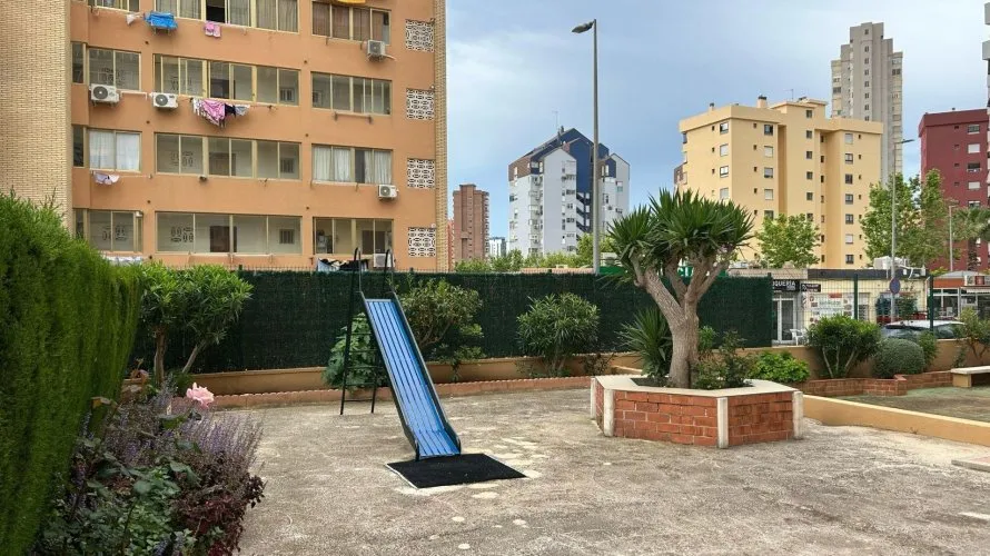 Apartamento de 2 dormitorios en Benidorm, España No. 513 № 3