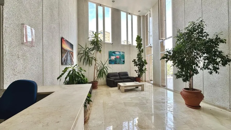 Apartamento de 64m² en Benidorm, España No. 448 № 2