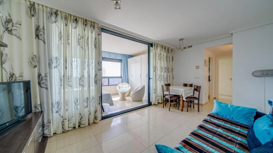 Apartamento de 1 dormitorio en Benidorm, España No. 298 № 3