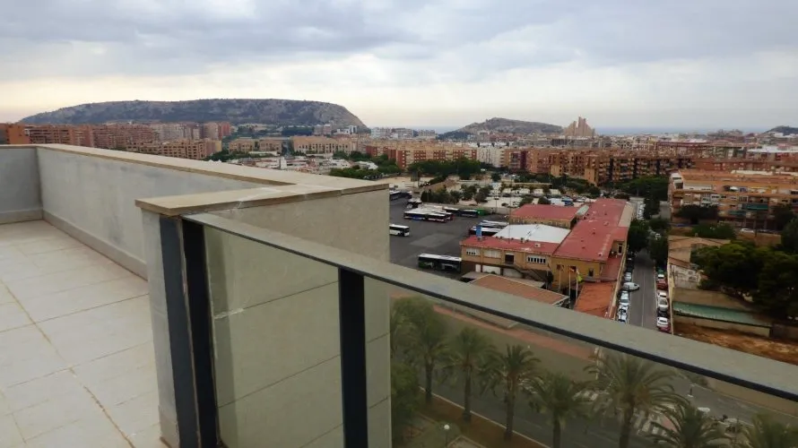 Ático de 4 dormitorios en Alicante, España No. 106 № 2