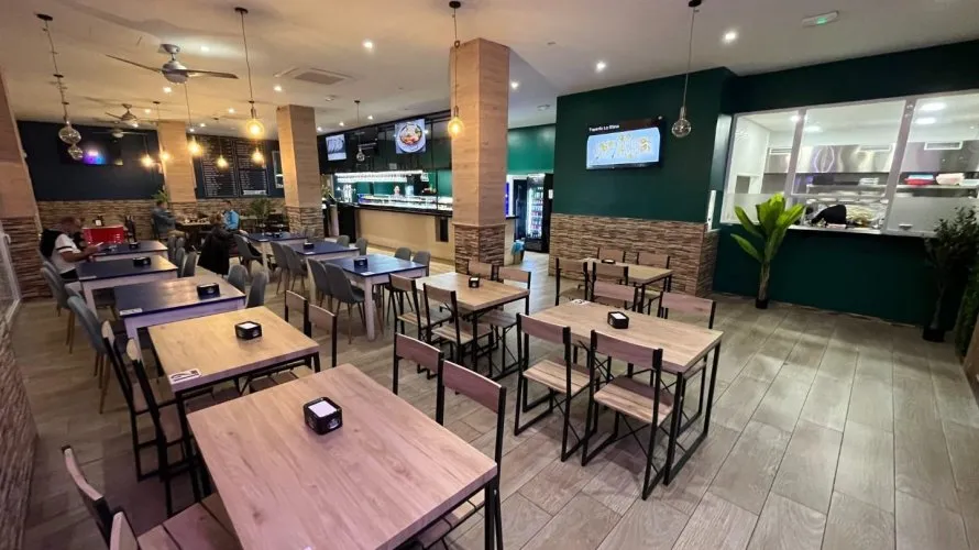 Propiedad comercial de 347m² en Benidorm, España No. 373 № 1