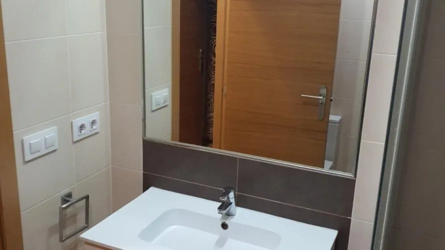 Propiedad comercial de 21 dormitorio en Alicante, España No. 575 № 15