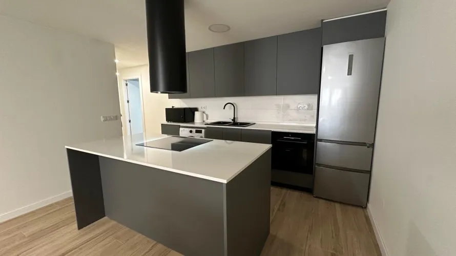 Apartamento de 3 dormitorios en Alicante, España No. 741
